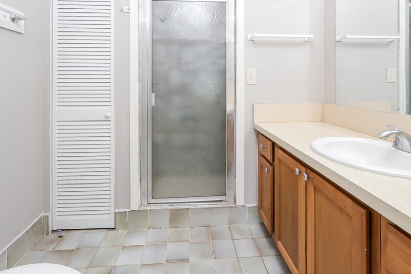 2,915/Mo, 106 Paseo Ct Royal Palm Beach, FL 33411 Main Bathroom View 2