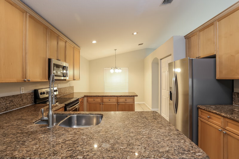 2,665/Mo, 5092 Victoria Cir West Palm Beach, FL 33409 Kitchen View 2