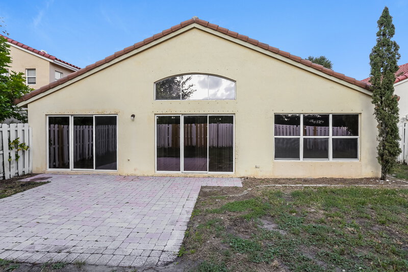 2,665/Mo, 5092 Victoria Cir West Palm Beach, FL 33409 Rear View