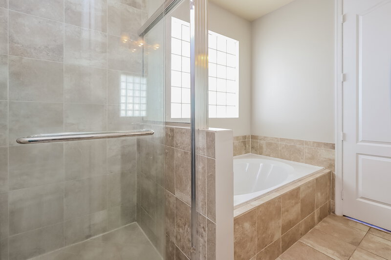 3,550/Mo, 3805 Aspen Leaf Dr Boynton Beach, FL 33436 Main Bathroom View 2