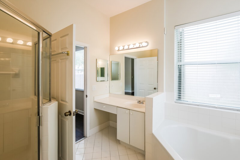 3,455/Mo, 15504 SW 151st St Miami, FL 33196 Main Bathroom View