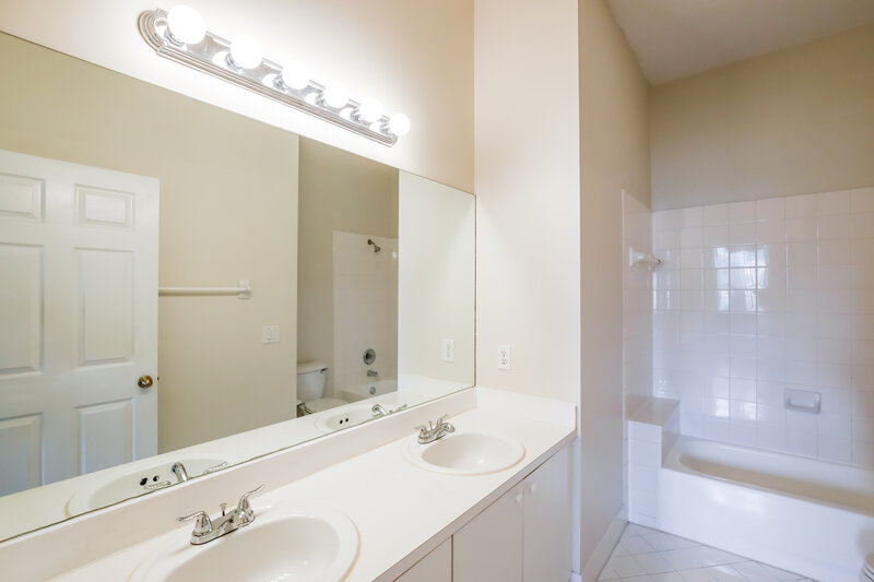 3,455/Mo, 15504 SW 151st St Miami, FL 33196 Bathroom View
