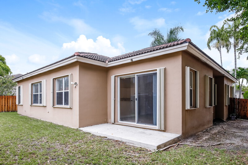 3,455/Mo, 15504 SW 151st St Miami, FL 33196 Rear View
