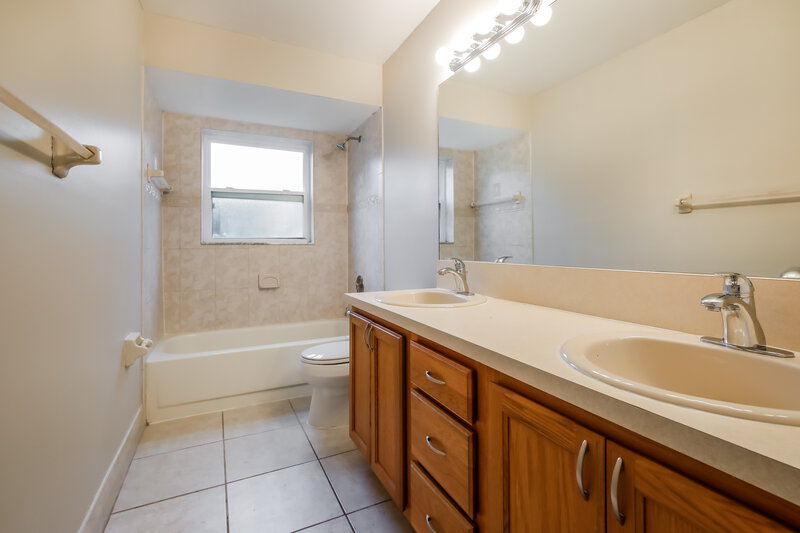 3,995/Mo, 1462 NW 111th Ave Coral Springs, FL 33071 Bathroom View