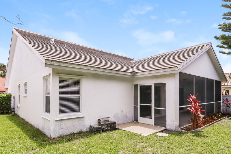 3,065/Mo, 7425 Ansley Dr Lake Worth, FL 33467 Rear View