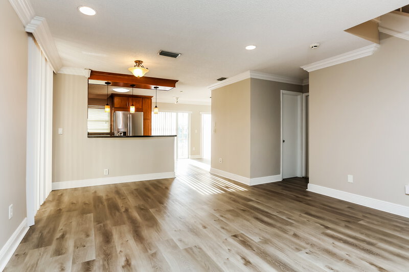 3,440/Mo, 848 NW 98th Ave Plantation, FL 33324 Living Room View