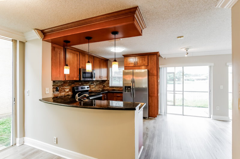 3,365/Mo, 848 NW 98th Ave Plantation, FL 33324 Kitchen View