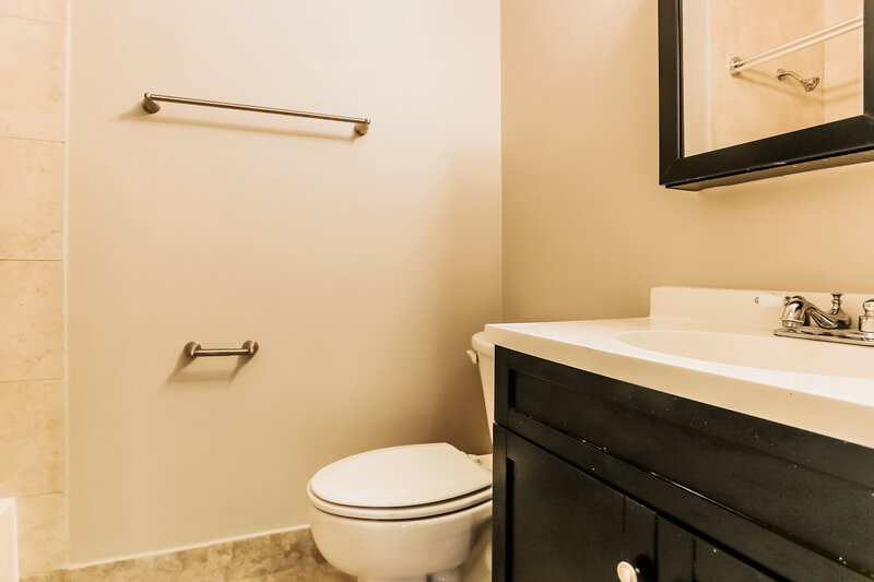 3,440/Mo, 848 NW 98th Ave Plantation, FL 33324 Bathroom View