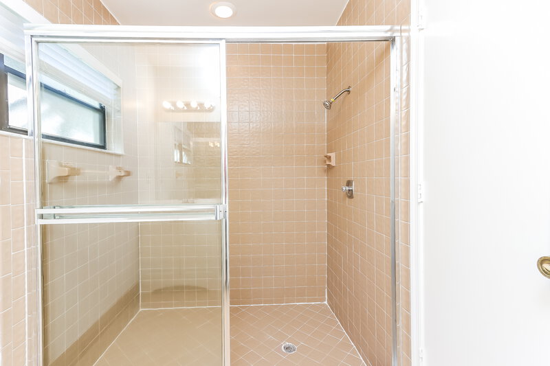 4,165/Mo, 9539 Silverspring Ln Boca Raton, FL 33434 Main Bathroom View 2