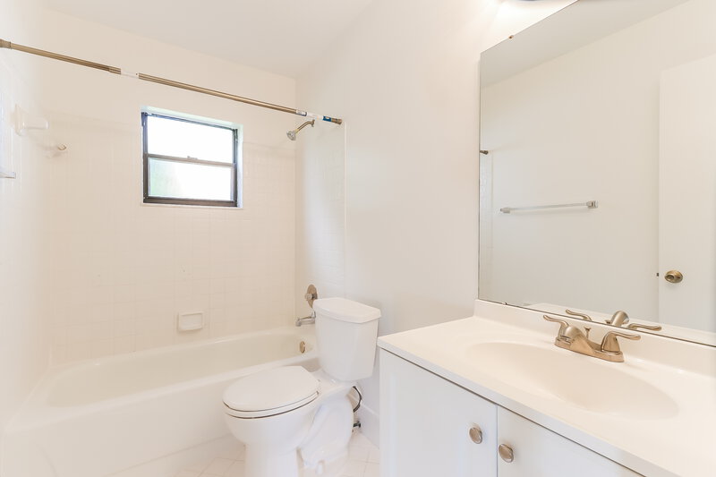 4,165/Mo, 9539 Silverspring Ln Boca Raton, FL 33434 Bathroom View