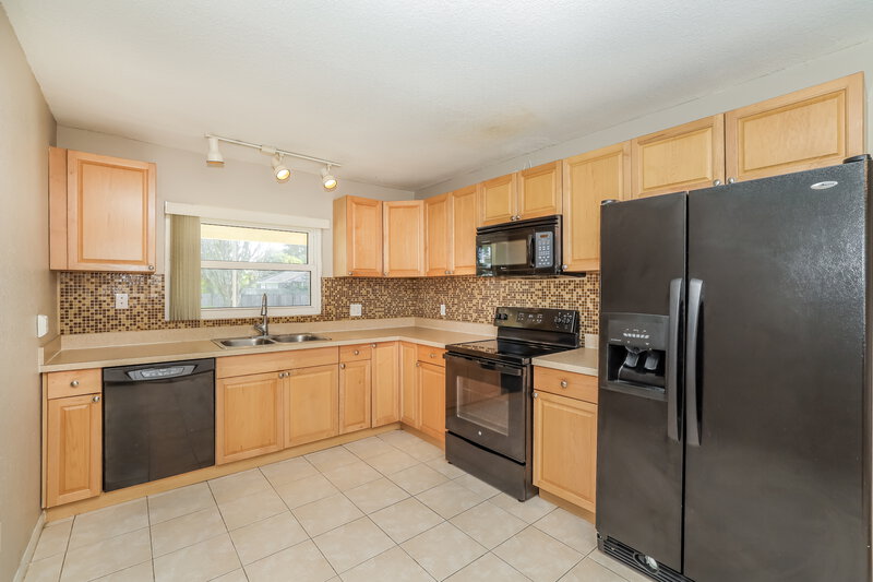 3,420/Mo, 1348 Pinetta Cir Wellington, FL 33414 Kitchen View 2