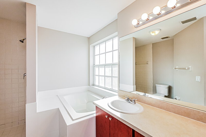 3,425/Mo, 13457 NW 5th Ct Plantation, FL 33325 Main Bathroom View