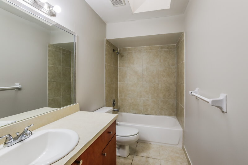 3,315/Mo, 10771 N Saratoga Dr Cooper City, FL 33026 Bathroom View