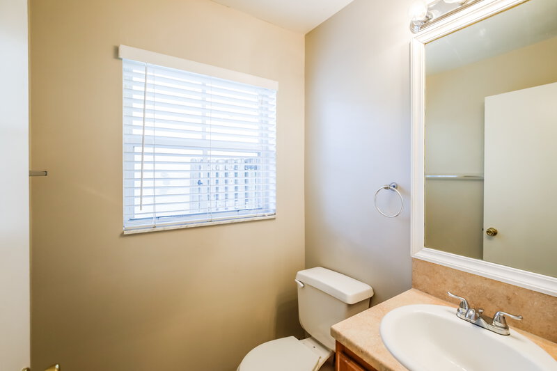2,795/Mo, 6204 Seminole Ter Margate, FL 33063 Bathroom View 3