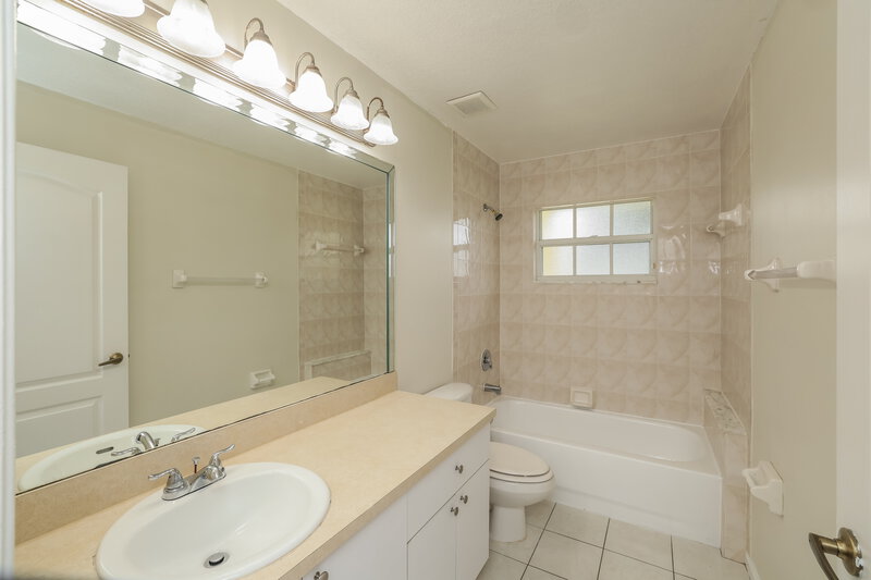 2,655/Mo, 109 Almeria St Royal Palm Beach, FL 33411 Bathroom View