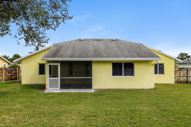 2,655/Mo, 109 Almeria St Royal Palm Beach, FL 33411 Rear View