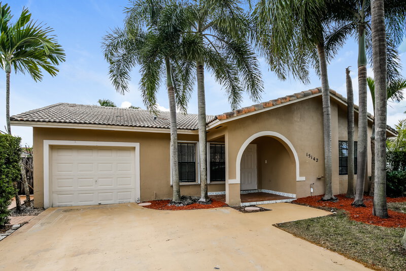 0/Mo, 15142 SW 171st St Miami, FL 33187 Front View