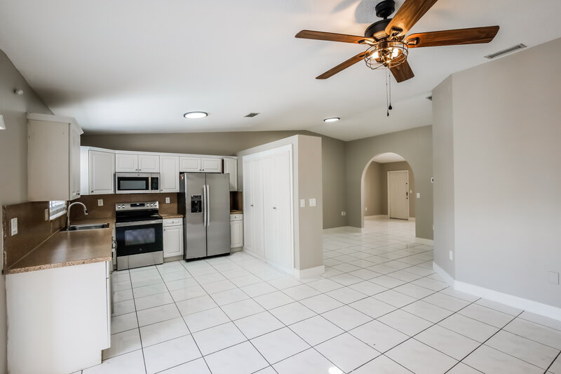 3,345/Mo, 15142 SW 171st St Miami, FL 33187 Kitchen View