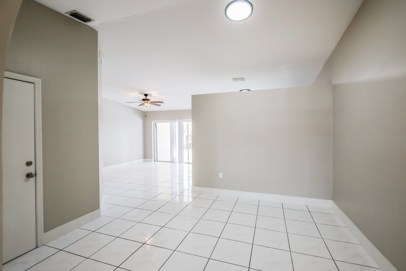 3,345/Mo, 15142 SW 171st St Miami, FL 33187 Family Room View 2