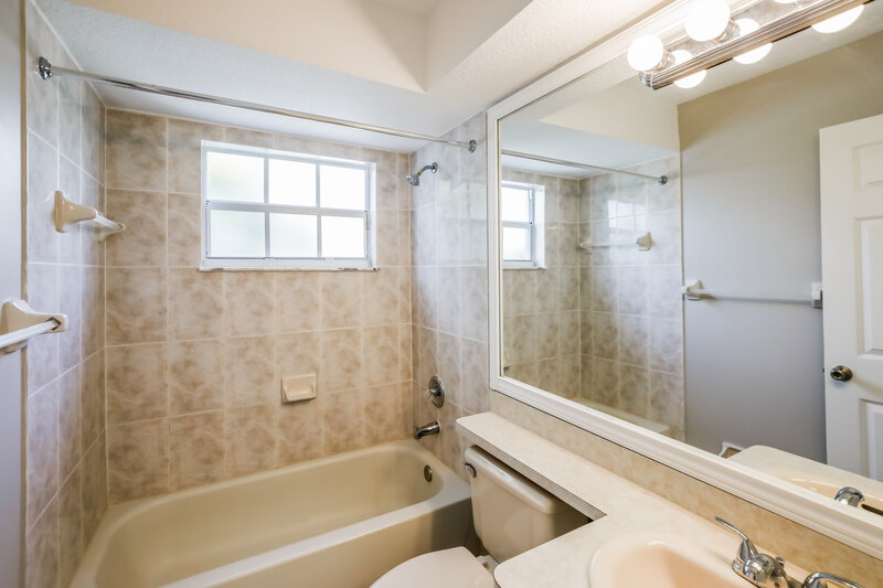 3,345/Mo, 15142 SW 171st St Miami, FL 33187 Bathroom View