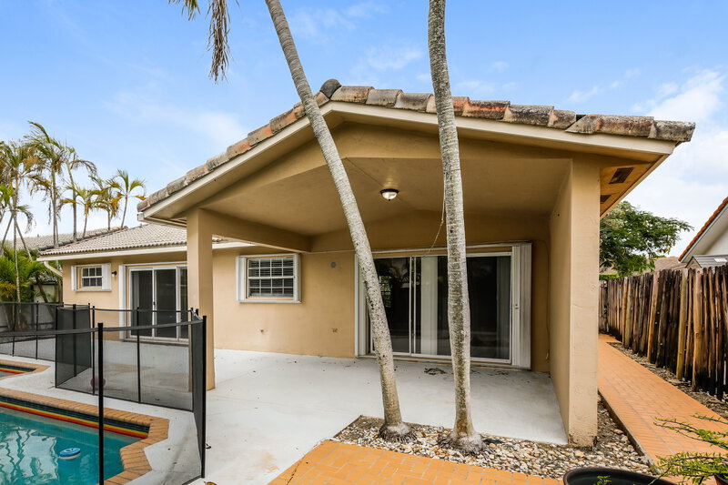 0/Mo, 15142 SW 171st St Miami, FL 33187 Rear View