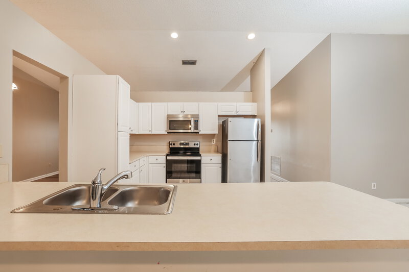 2,775/Mo, 276 Ponce de Leon St Royal Palm Beach, FL 33411 Kitchen View 2