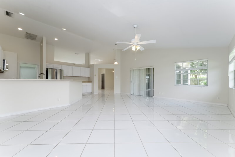 3,295/Mo, 1200 Columbine Pl Wellington, FL 33414 Family Room View 2