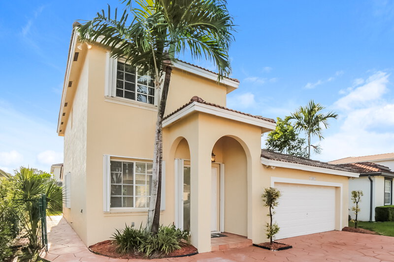 5,250/Mo, 12465 SW 120th Ave Miami, FL 33186 Front View