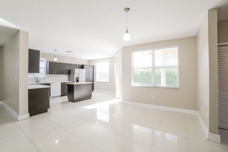 5,250/Mo, 12465 SW 120th Ave Miami, FL 33186 Dining Room View