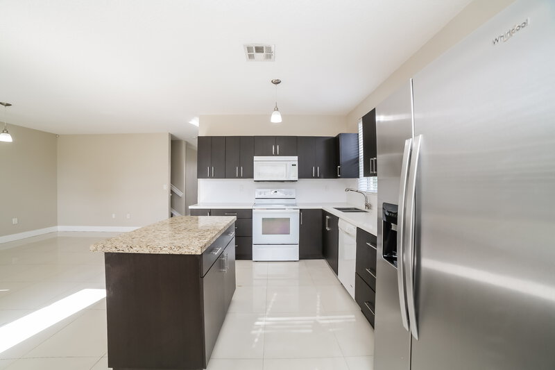 5,250/Mo, 12465 SW 120th Ave Miami, FL 33186 Kitchen View