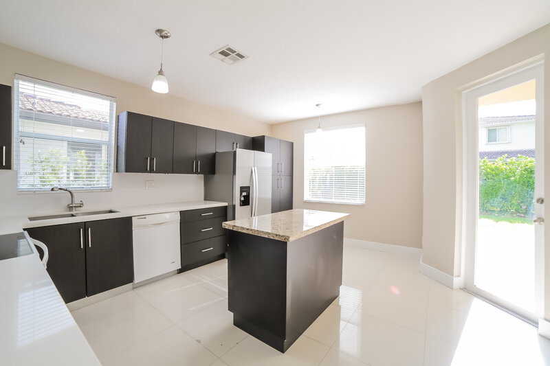 5,250/Mo, 12465 SW 120th Ave Miami, FL 33186 Kitchen View 2