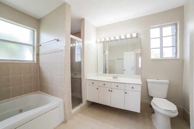 5,250/Mo, 12465 SW 120th Ave Miami, FL 33186 Main Bathroom View