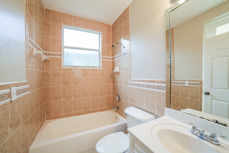 5,250/Mo, 12465 SW 120th Ave Miami, FL 33186 Bathroom View 2