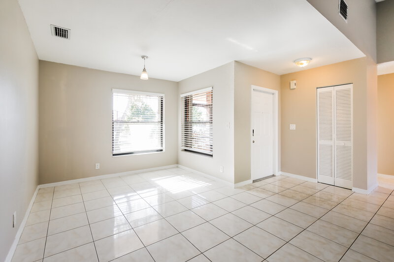 5,370/Mo, 4021 NW 73rd Ave Coral Springs, FL 33065 Living Room View 2