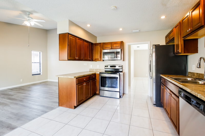 5,370/Mo, 4021 NW 73rd Ave Coral Springs, FL 33065 Kitchen View