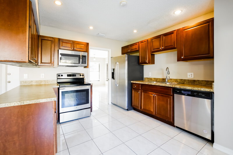 5,370/Mo, 4021 NW 73rd Ave Coral Springs, FL 33065 Kitchen View 2