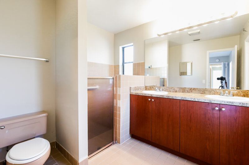 5,370/Mo, 4021 NW 73rd Ave Coral Springs, FL 33065 Main Bathroom View