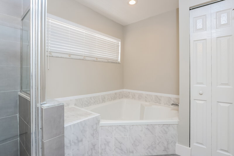3,555/Mo, 10597 Lake Jasmine Dr Boca Raton, FL 33498 Main Bathroom View 2