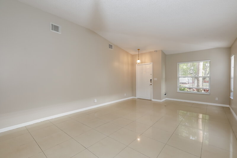 4,830/Mo, 20877 NW 21st St Pembroke Pines, FL 33029 Living Room View 3