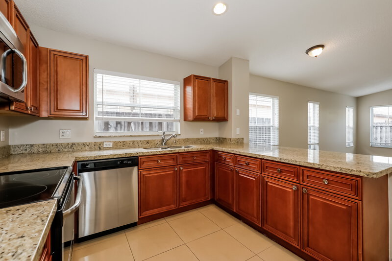 4,830/Mo, 20877 NW 21st St Pembroke Pines, FL 33029 Kitchen View