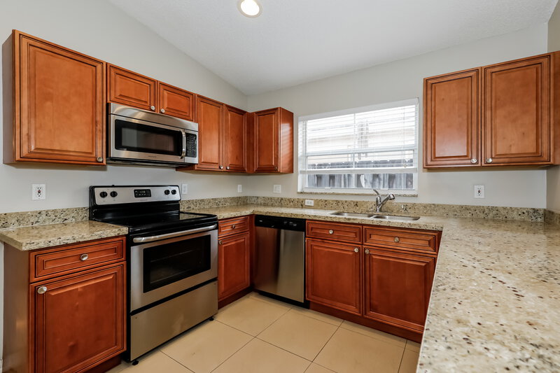 4,830/Mo, 20877 NW 21st St Pembroke Pines, FL 33029 Kitchen View 2