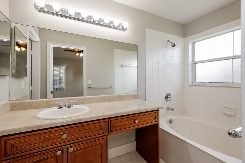 4,830/Mo, 20877 NW 21st St Pembroke Pines, FL 33029 Bathroom View