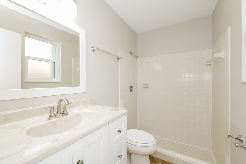 3,260/Mo, 9429 Saddlebrook Dr Boca Raton, FL 33496 Main Bathroom View