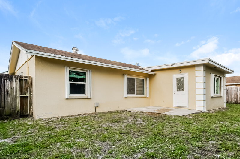 3,260/Mo, 9429 Saddlebrook Dr Boca Raton, FL 33496 Rear View