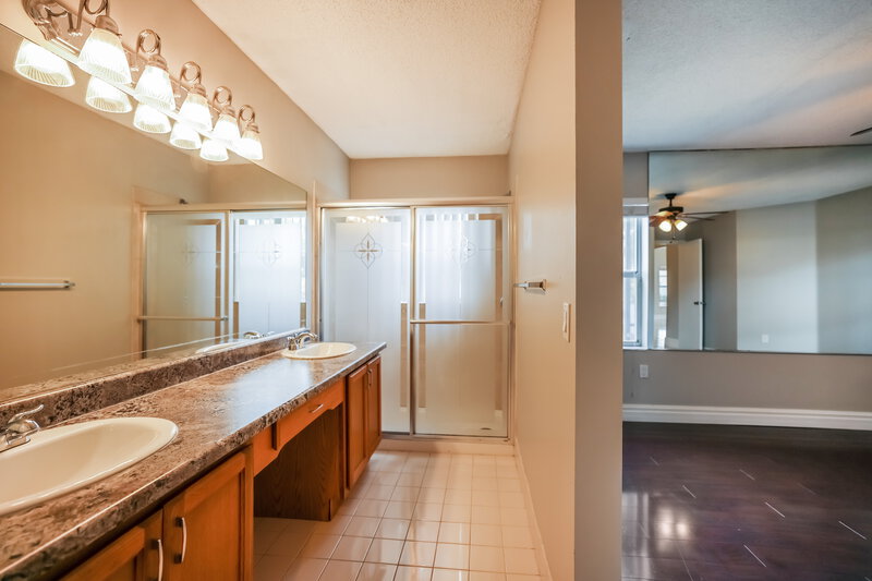 3,010/Mo, 6131 NW 44th Ln Coconut Creek, FL 33073 Main Bathroom View