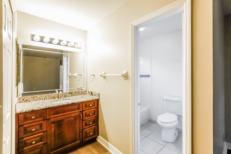 2,905/Mo, 14504 SW 174th Ter Miami, FL 33177 Main Bathroom View
