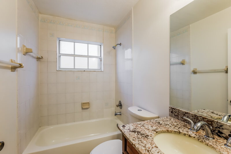 2,905/Mo, 14504 SW 174th Ter Miami, FL 33177 Bathroom View