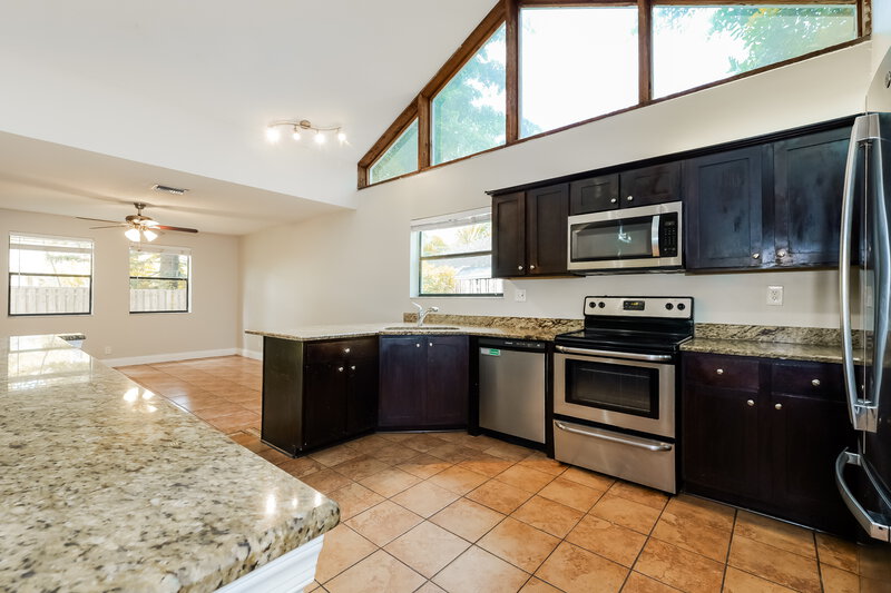 3,675/Mo, 13522 Exotica Ln Wellington, FL 33414 Kitchen View 2