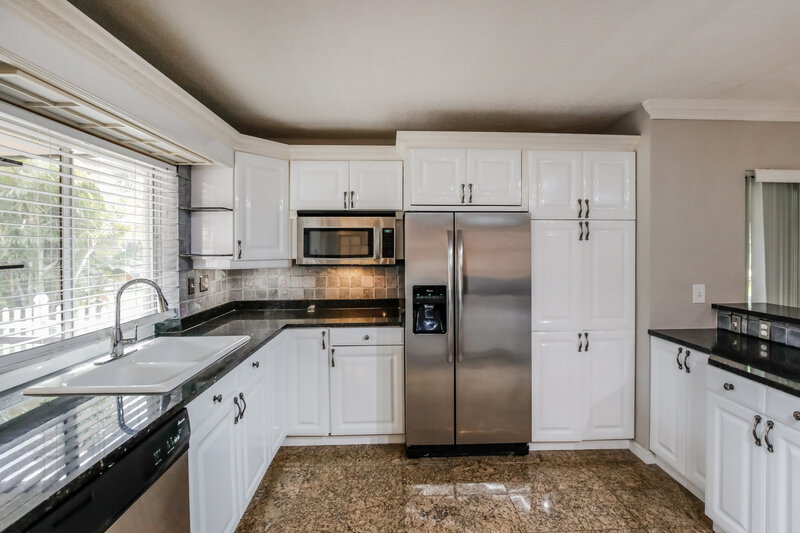 3,540/Mo, 10822 NW 9th Mnr Coral Springs, FL 33071 Kitchen View 2