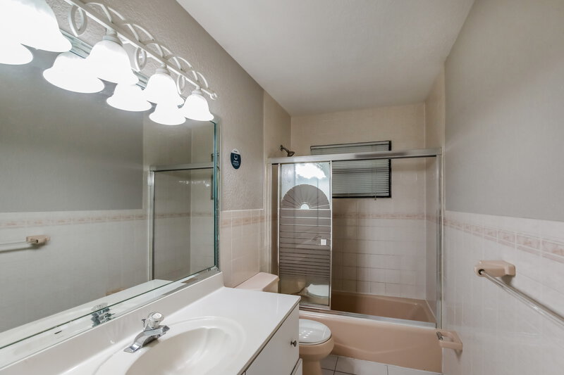 3,540/Mo, 10822 NW 9th Mnr Coral Springs, FL 33071 Bathroom View